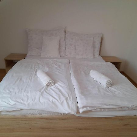 Bed and Breakfast Kemences Fogado Tardos Exterior foto