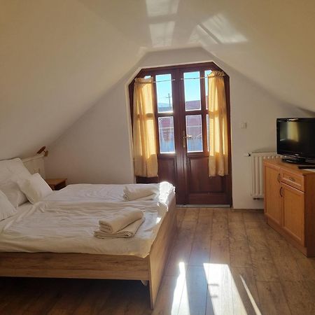 Bed and Breakfast Kemences Fogado Tardos Exterior foto