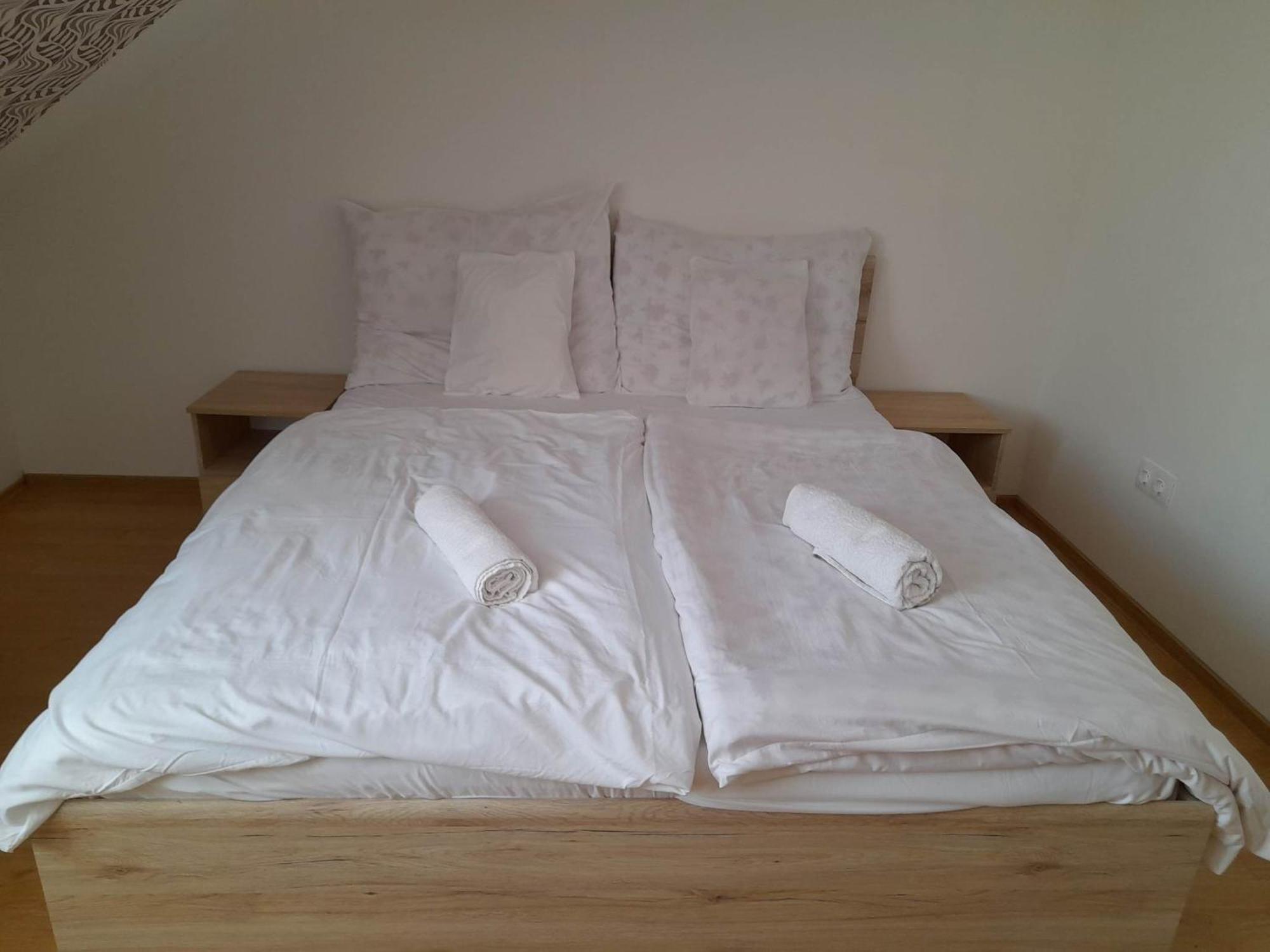 Bed and Breakfast Kemences Fogado Tardos Exterior foto