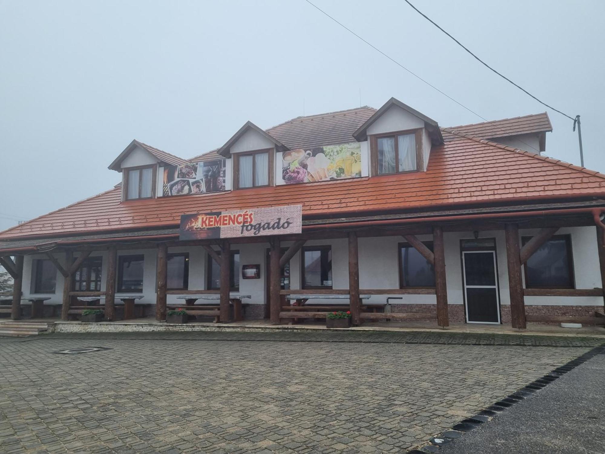 Bed and Breakfast Kemences Fogado Tardos Exterior foto