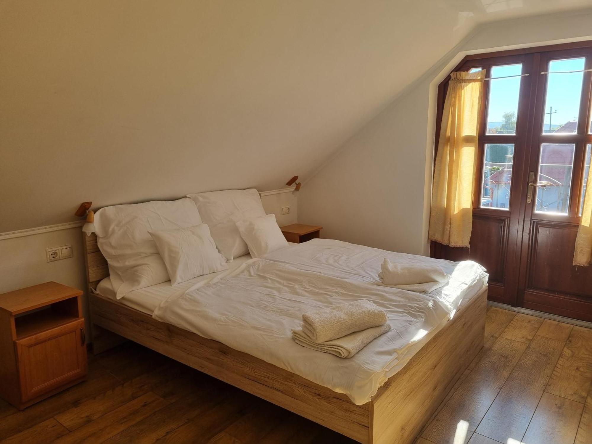 Bed and Breakfast Kemences Fogado Tardos Exterior foto