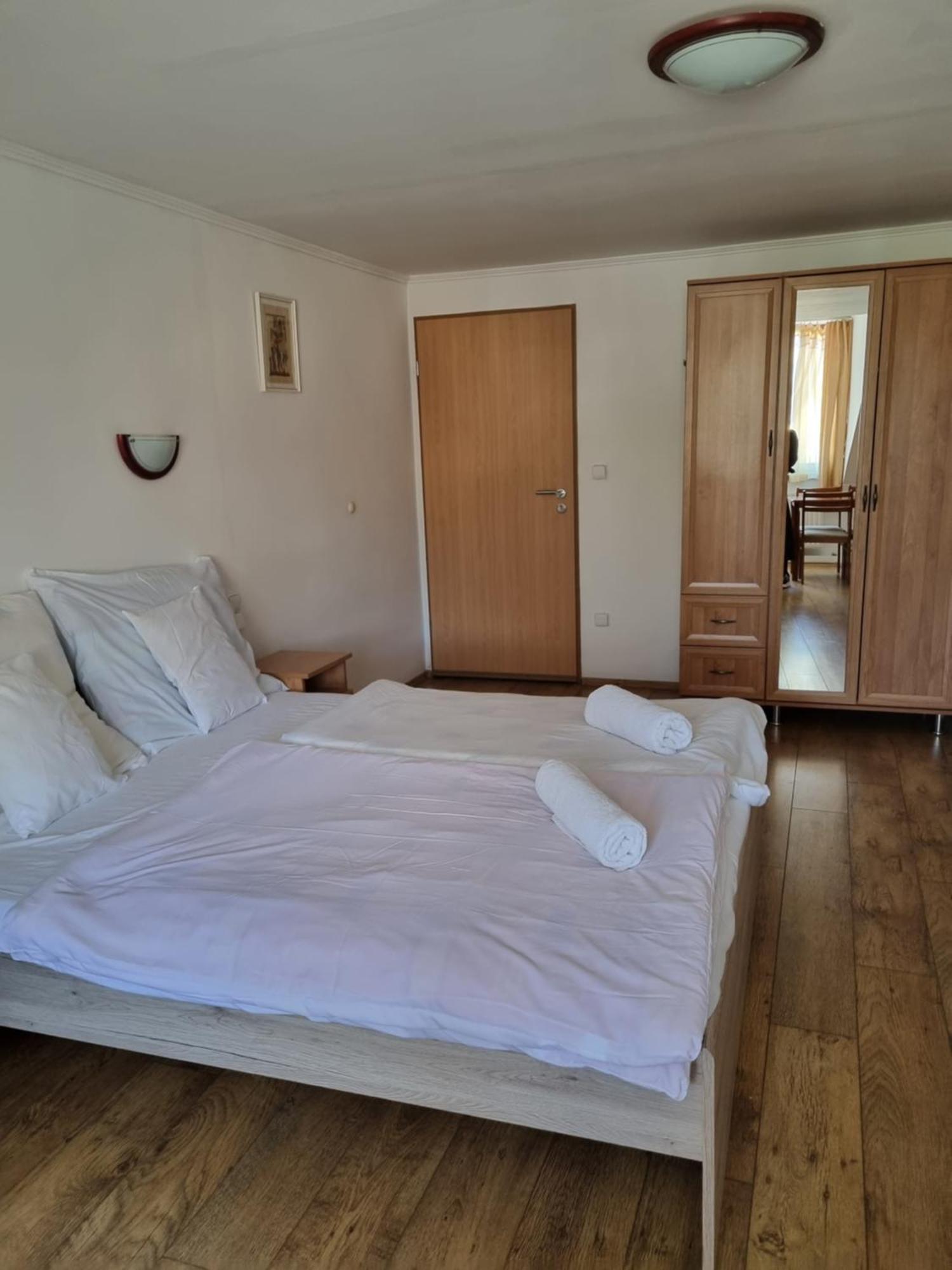 Bed and Breakfast Kemences Fogado Tardos Exterior foto