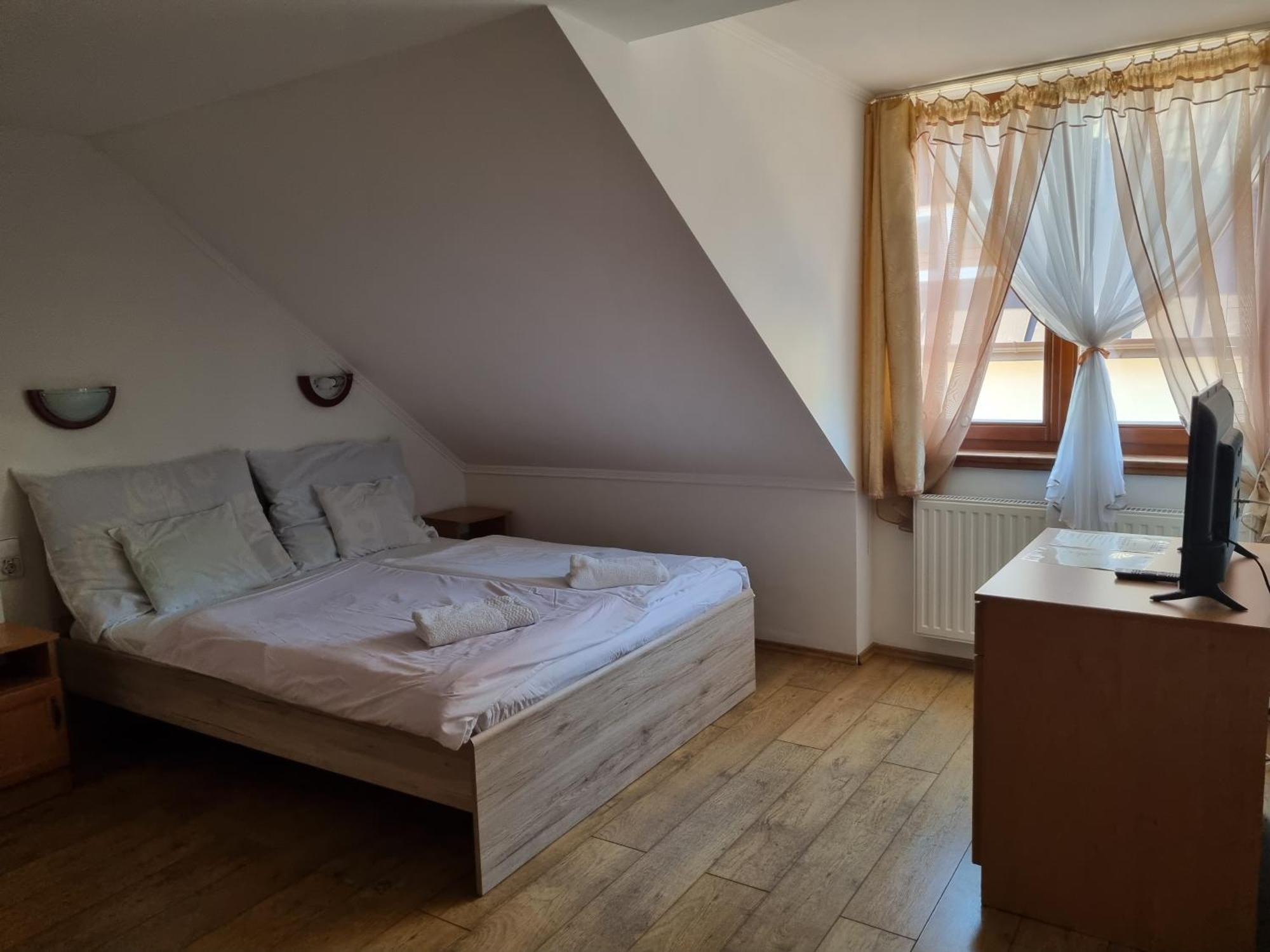 Bed and Breakfast Kemences Fogado Tardos Exterior foto