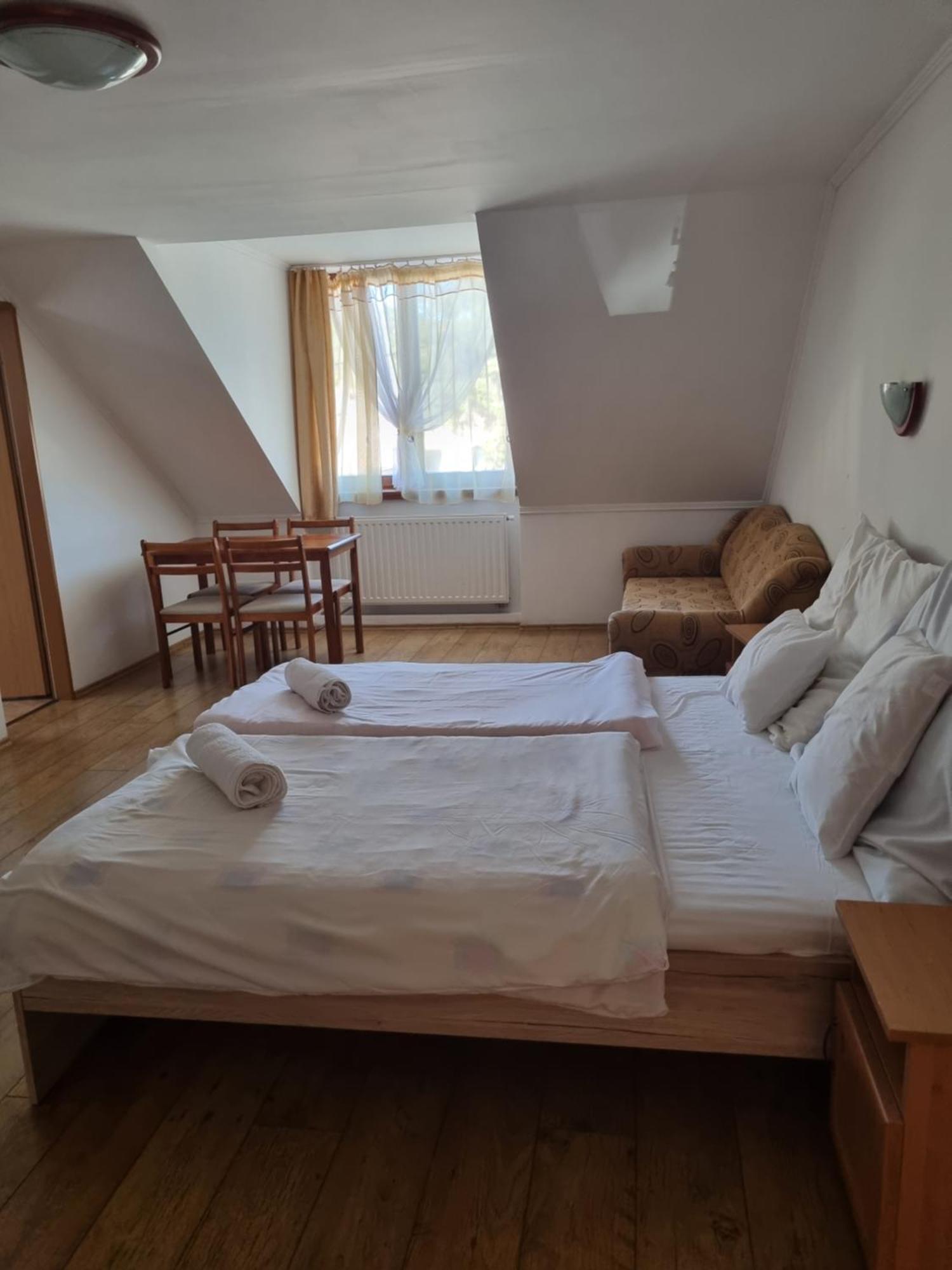 Bed and Breakfast Kemences Fogado Tardos Exterior foto