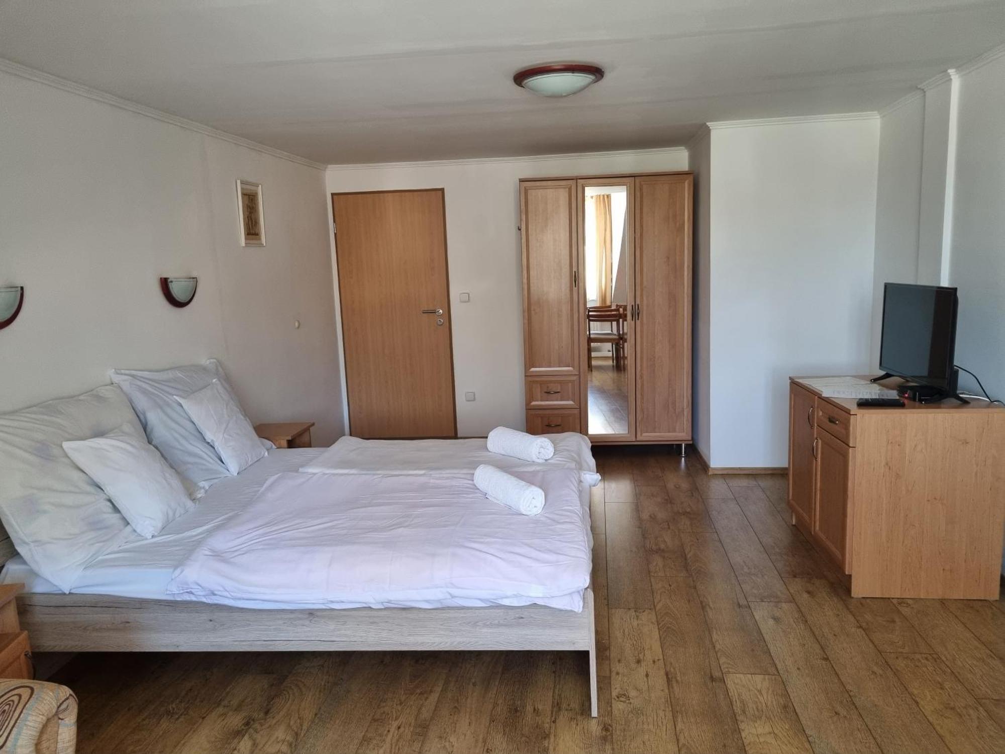 Bed and Breakfast Kemences Fogado Tardos Exterior foto